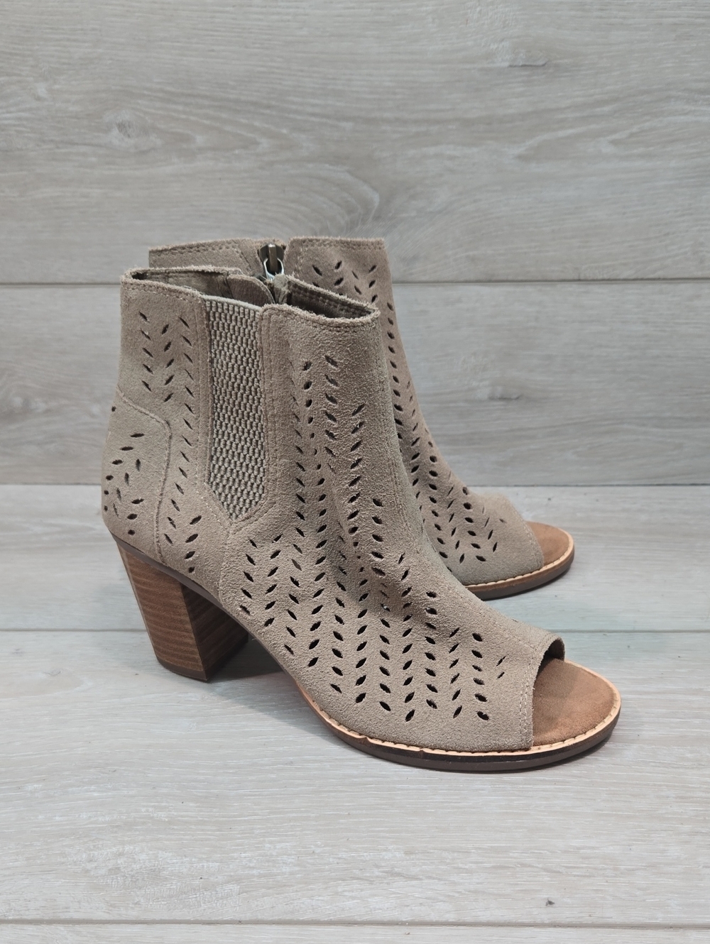 Toms Women Majorca Peep-Toe Suede Ankle Booties Taupe Shoes Sz 6.5